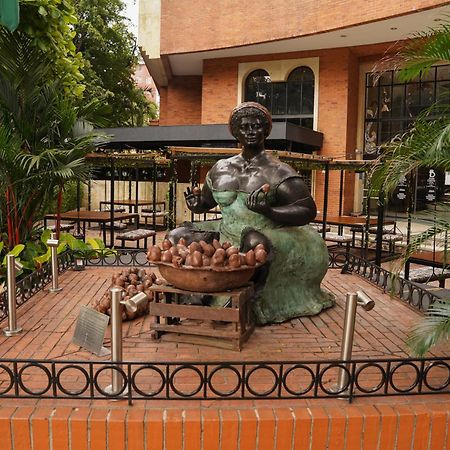 Hotel Dann Carlton Cali Bagian luar foto